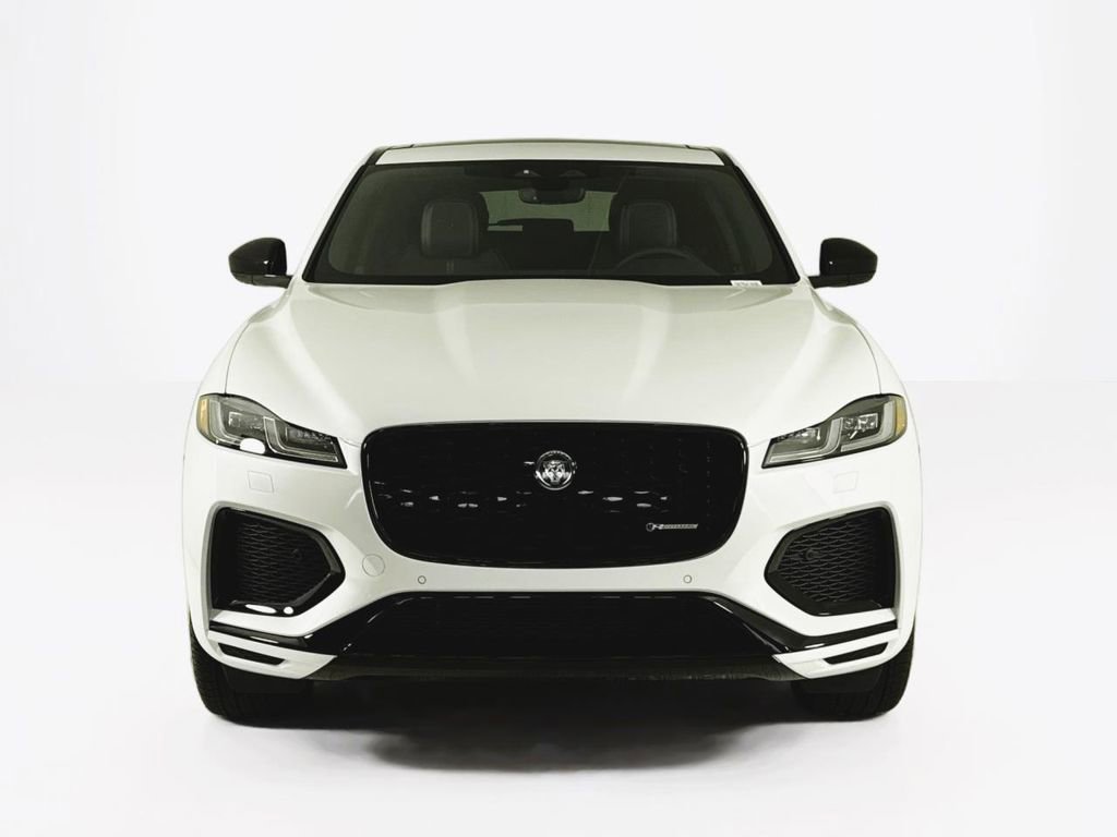 Used 2025 Jaguar F-PACE R-Dynamic S image 8