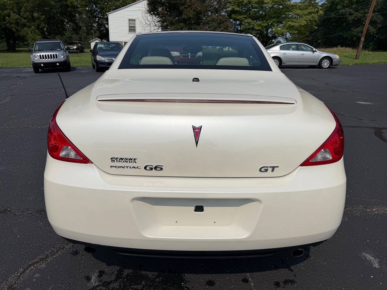 Used 2009 Pontiac G6 GT w/ Sport Package 1 FWD image 7