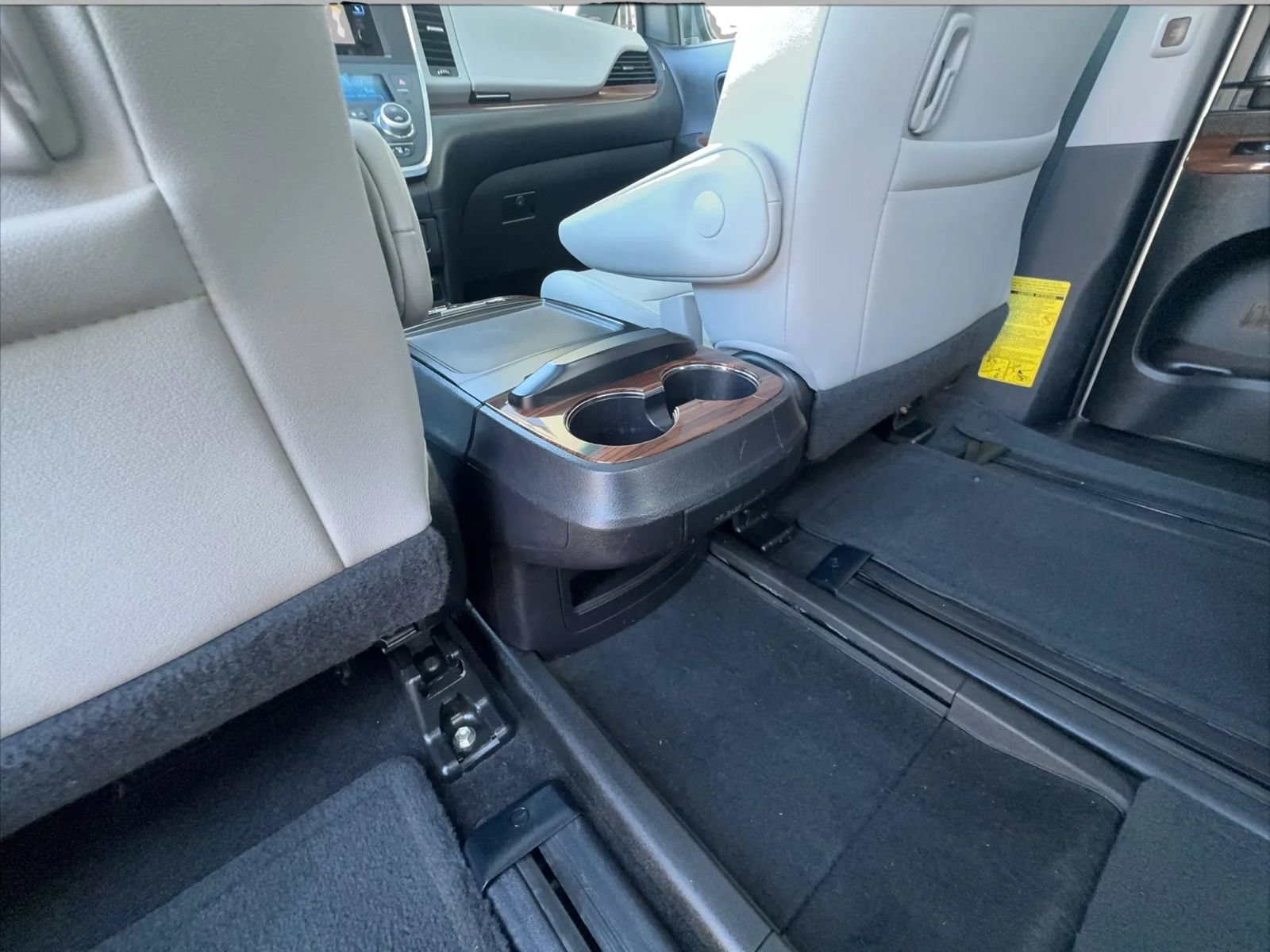 Used 2015 Toyota Sienna Limited Premium FWD image 28