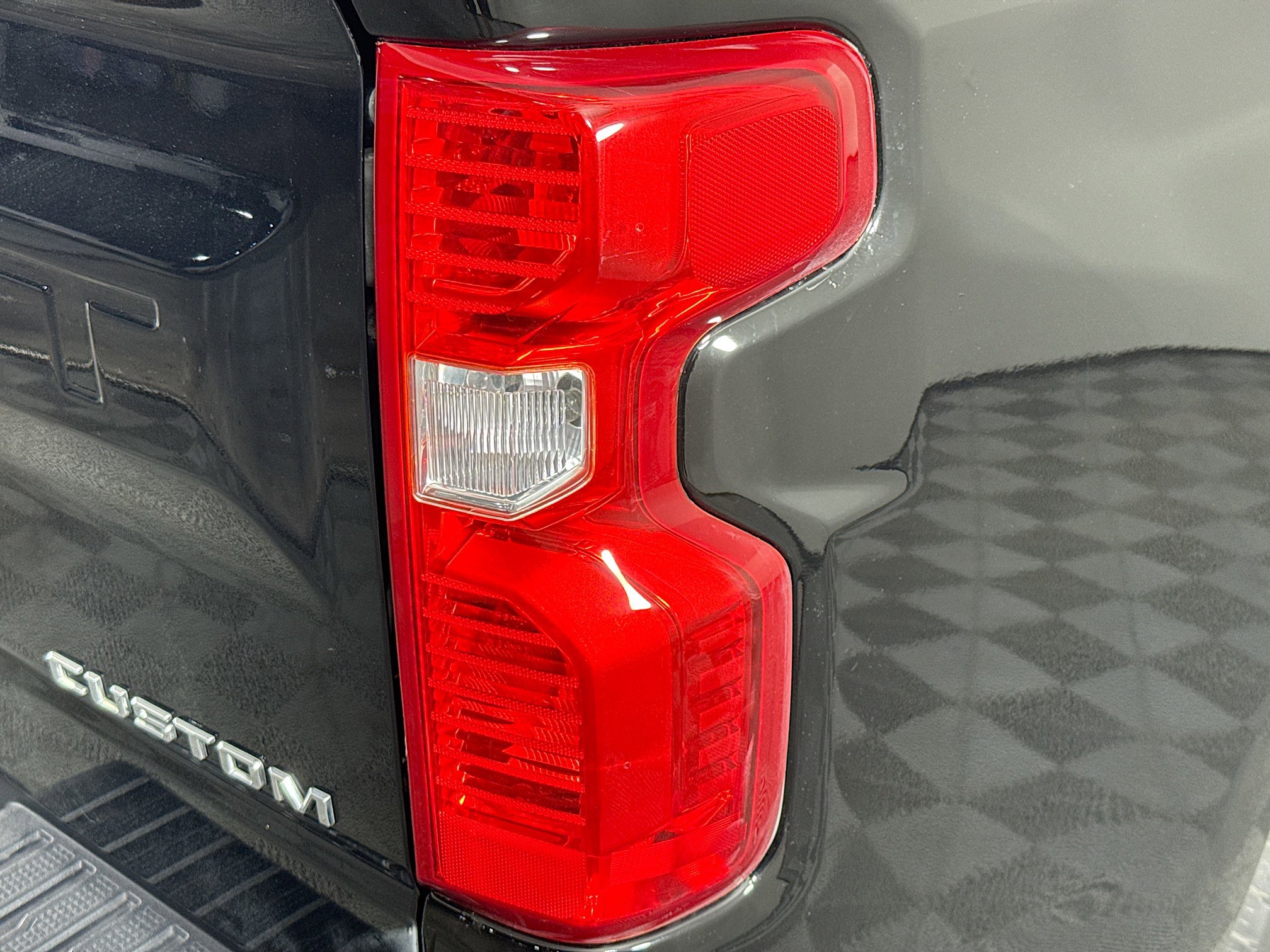 Used 2020 Chevrolet Silverado 1500 Custom w/ Custom Value Package RWD image 30