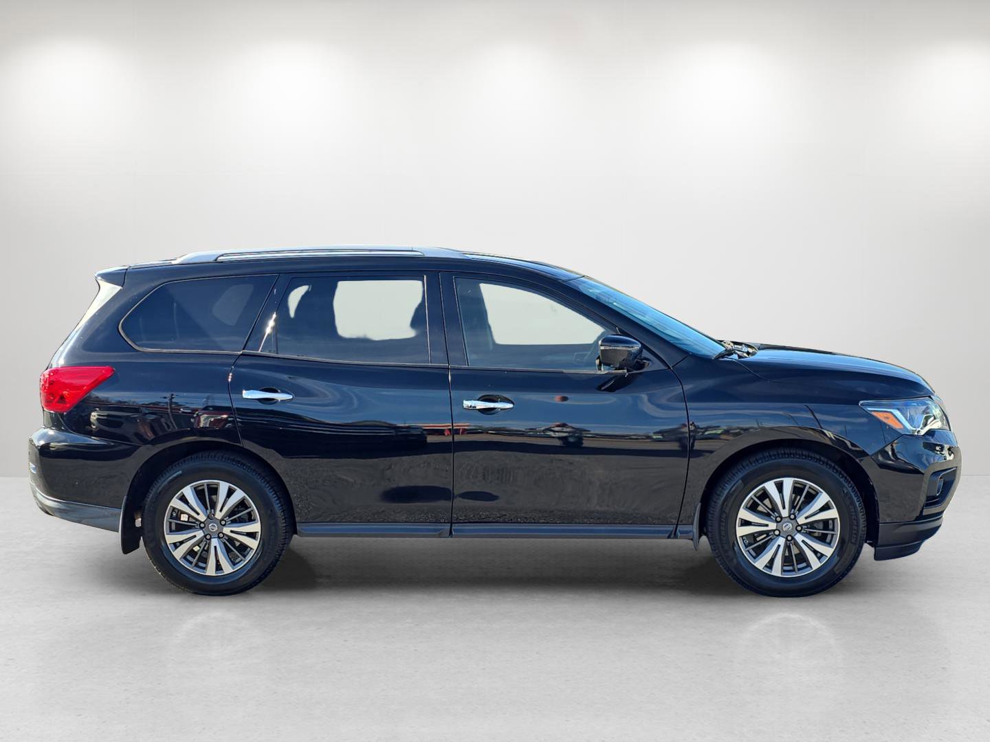 Used 2018 Nissan Pathfinder SL image 4
