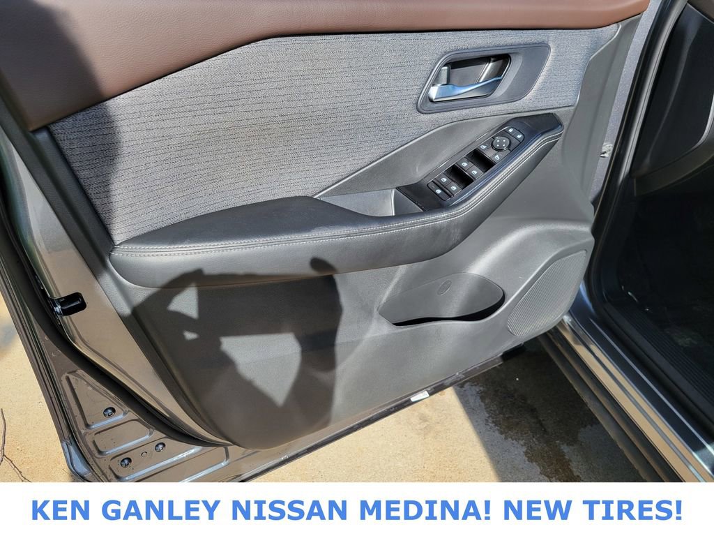 Used 2023 Nissan Rogue SV AWD/4WD image 38