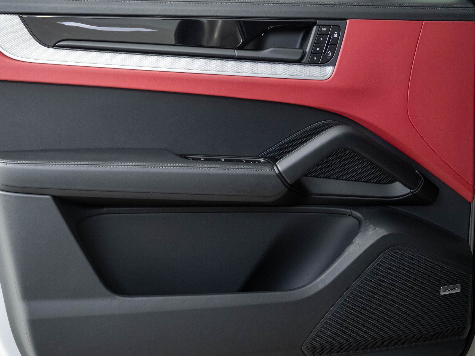Certified 2026 Porsche Cayenne AWD/4WD image 6