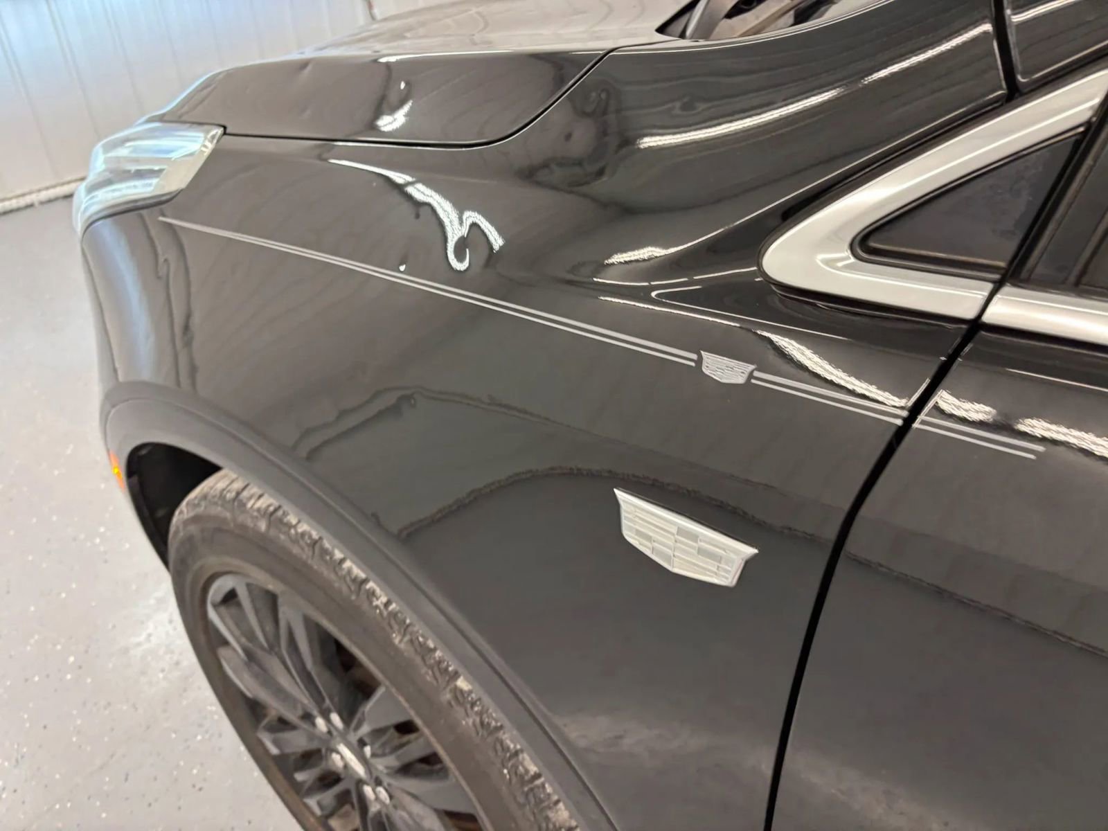 Used 2017 Cadillac XT5 Premium Luxury w/ LPO, Wheel Lock Package image 18