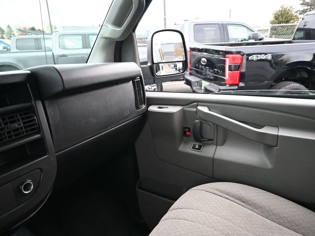 Used 2020 Chevrolet Express 3500 LT w/ LT Preferred Equipment Group image 16