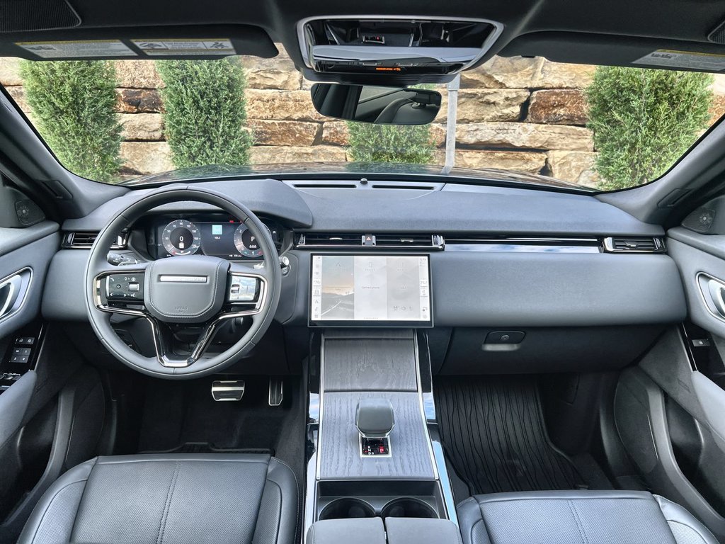 Certified 2025 Land Rover Range Rover Velar Dynamic SE AWD/4WD image 12