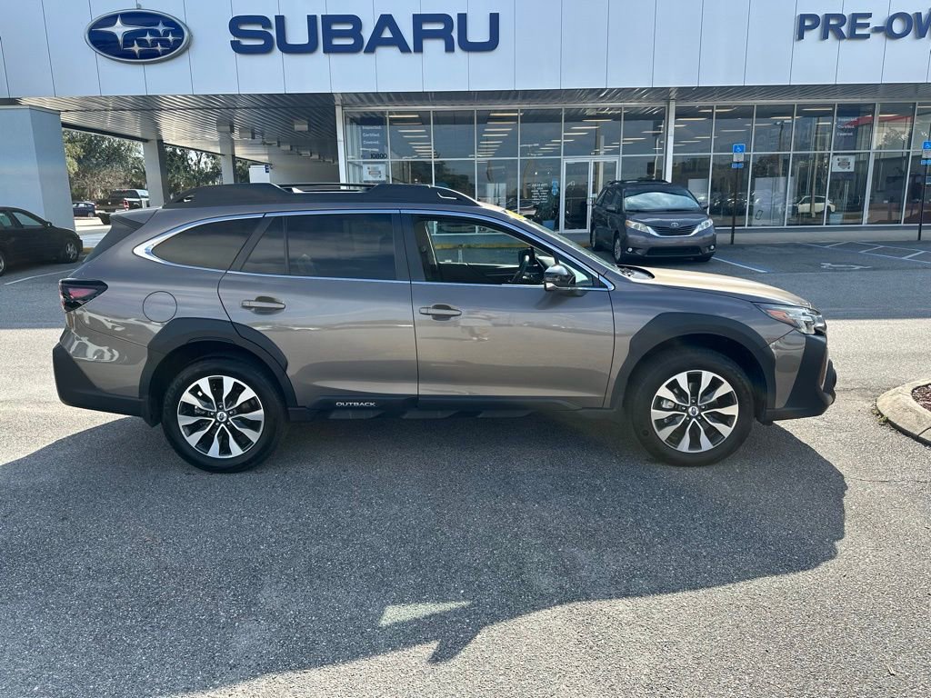 Used 2023 Subaru Outback Limited image 2
