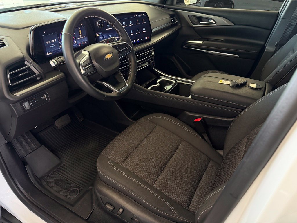 Used 2025 Chevrolet Traverse LT w/ LPO, Floor Liner Package FWD image 12