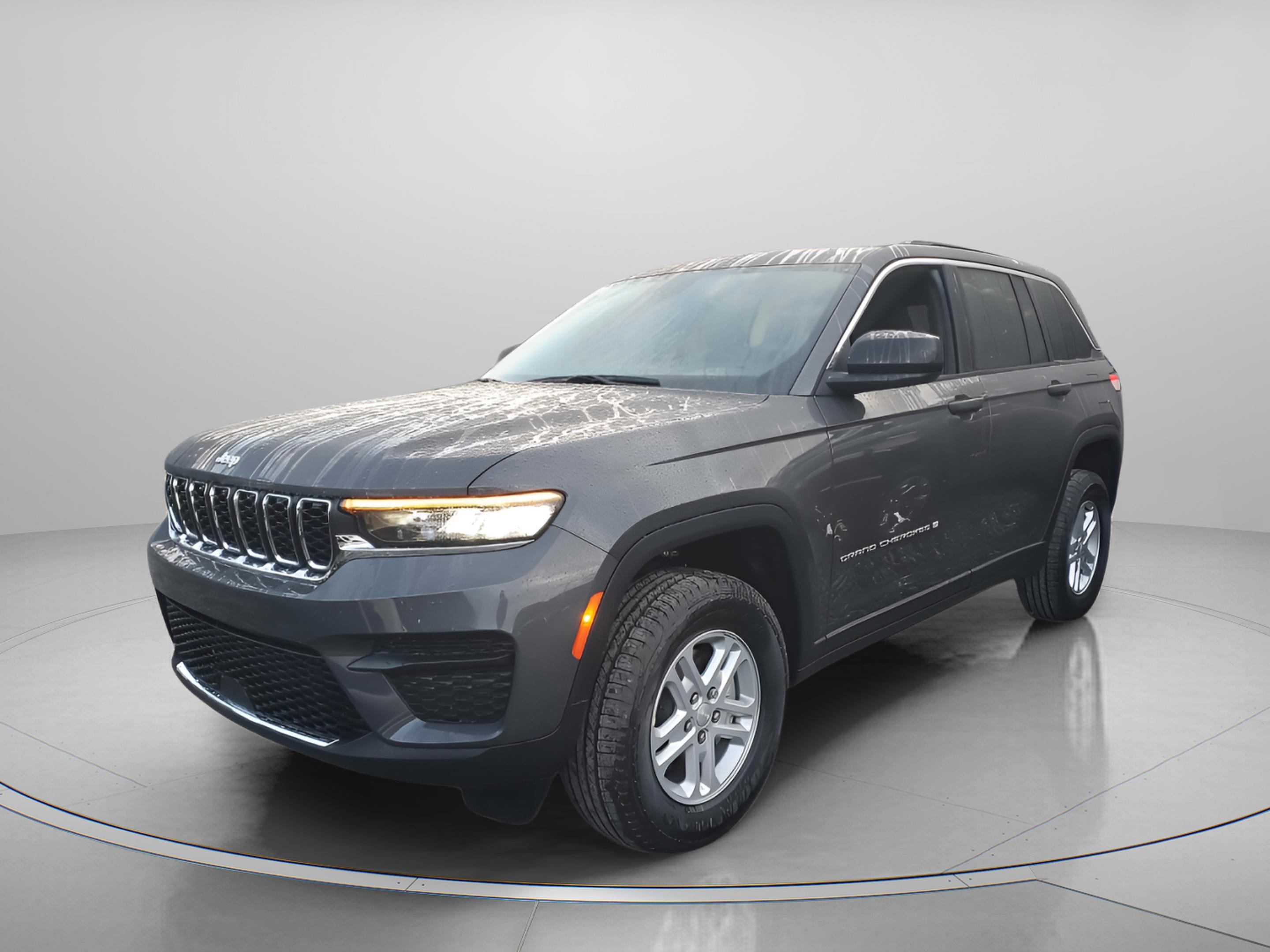 New 2025 Jeep Grand Cherokee Laredo w/ Luxury Tech Group I image 2