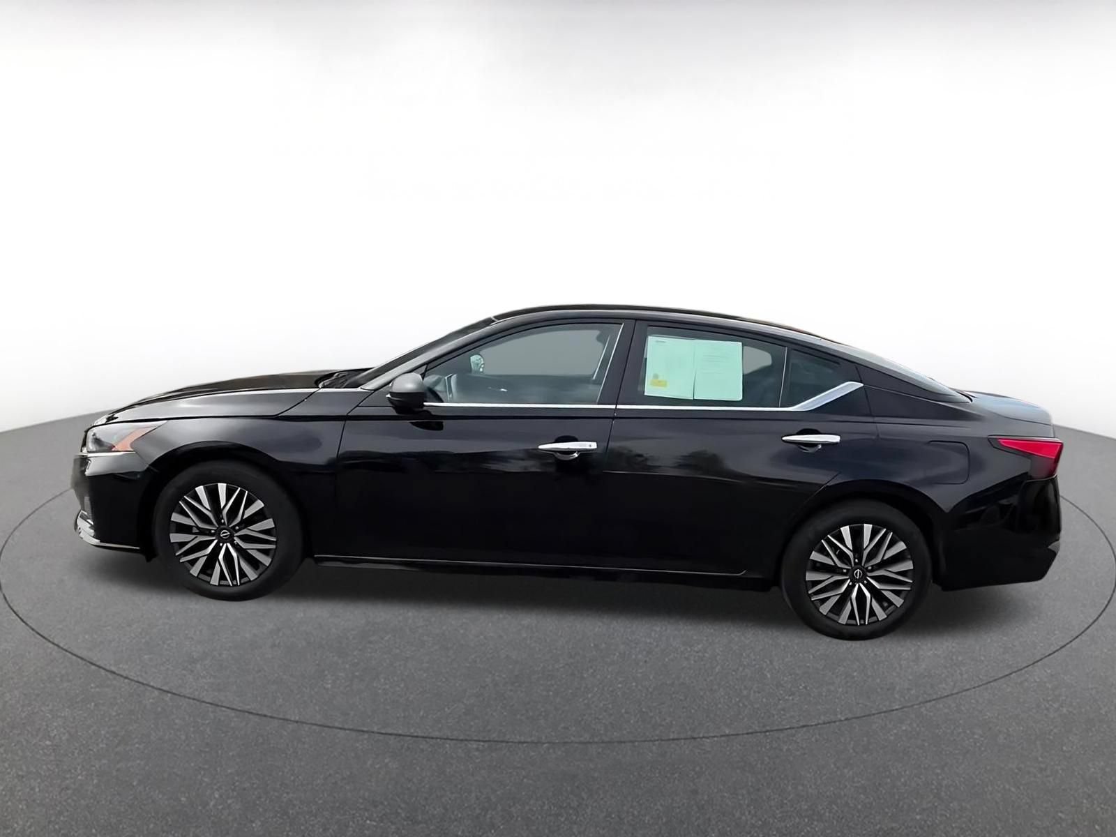Used 2025 Nissan Altima 2.5 SV FWD image 9