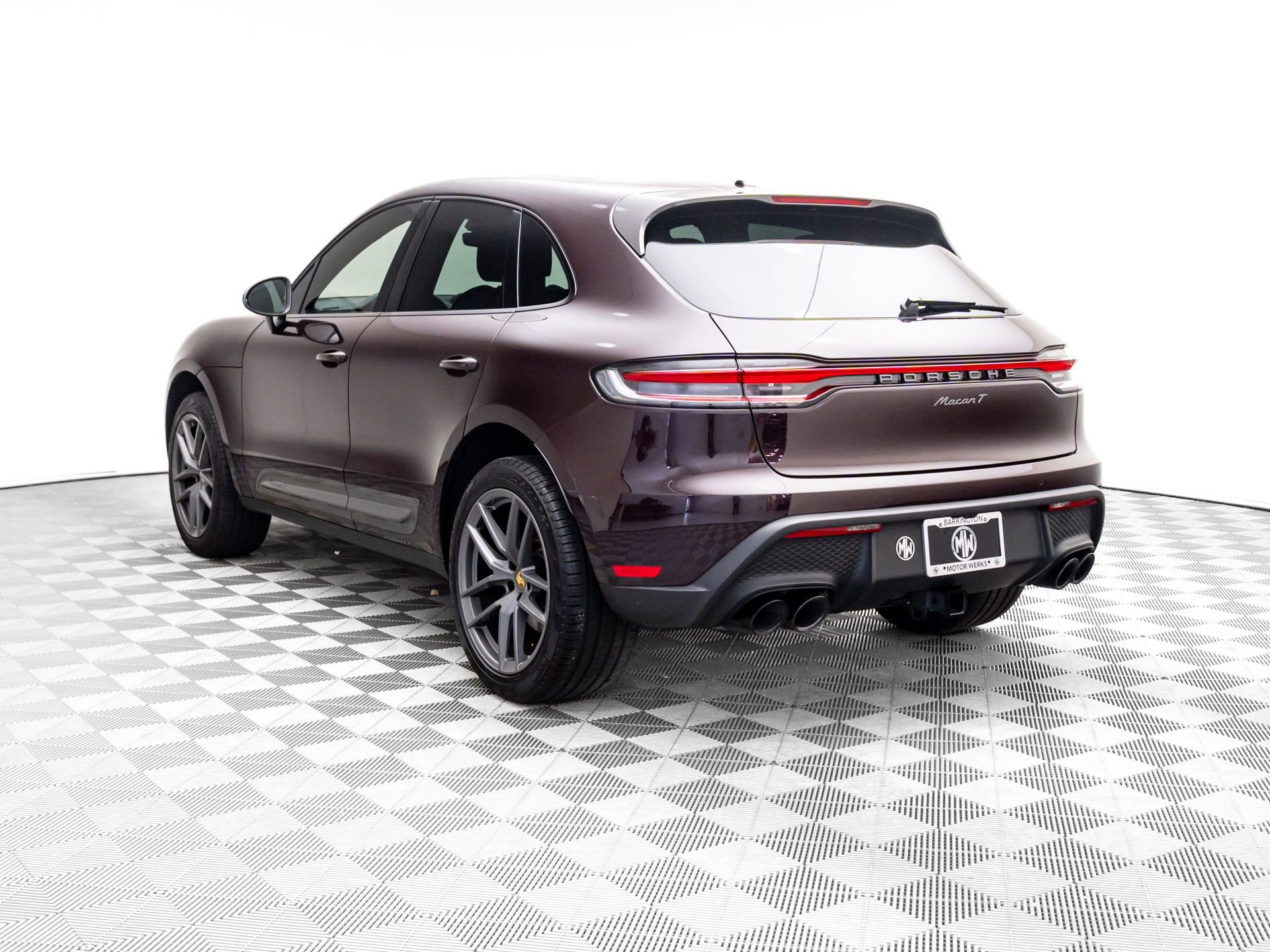 Certified 2024 Porsche Macan Turbo image 3
