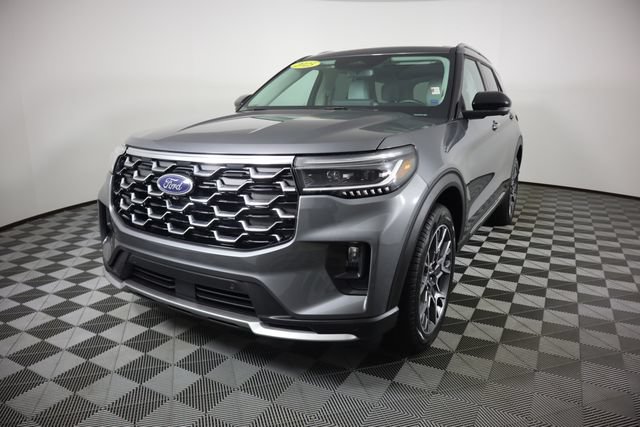 Used 2025 Ford Explorer Platinum w/ Ultimate Package AWD/4WD image 7