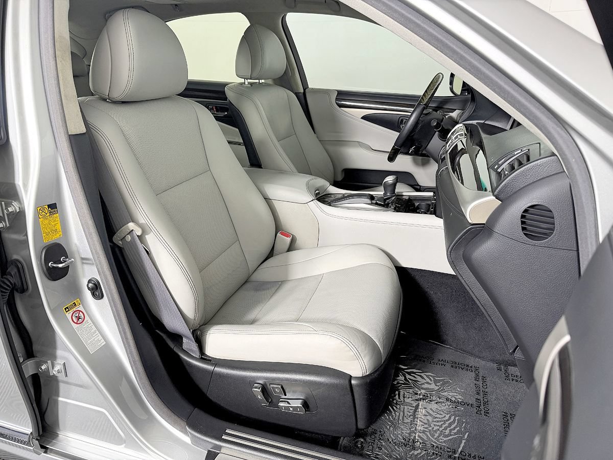 Used 2014 Lexus LS 460 w/ Comfort Package RWD image 56