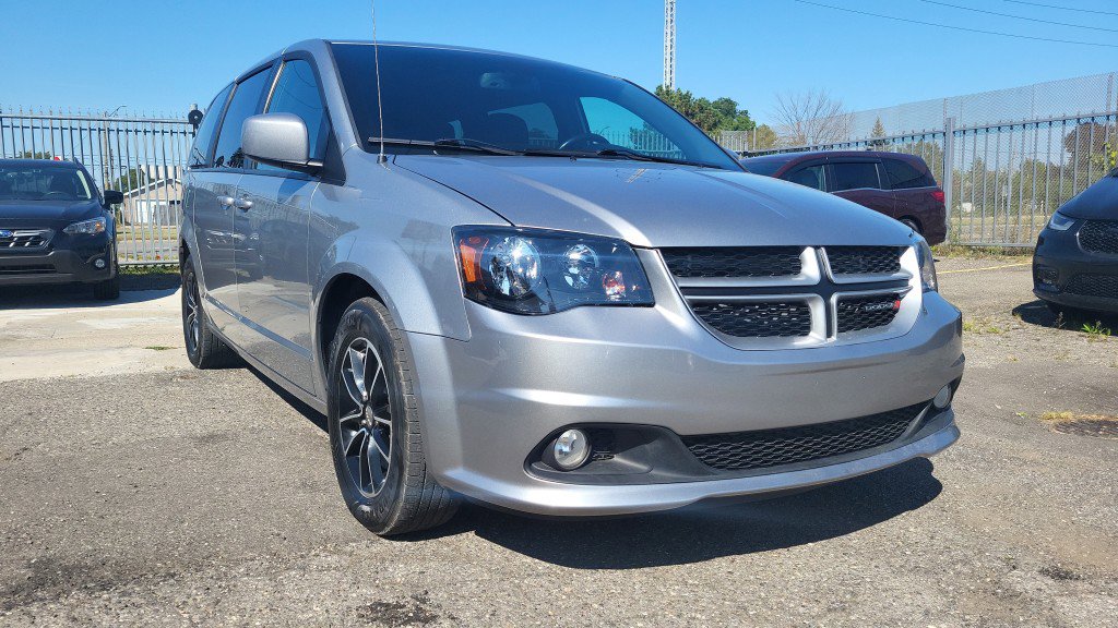 Used 2019 Dodge Grand Caravan GT image 3