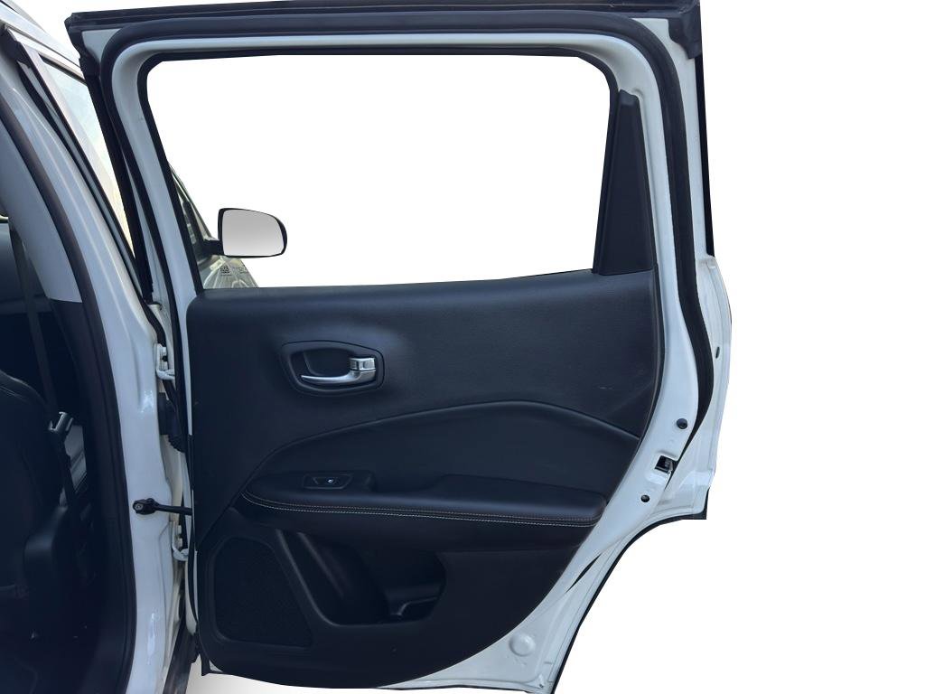 Used 2019 Jeep Compass Latitude image 13