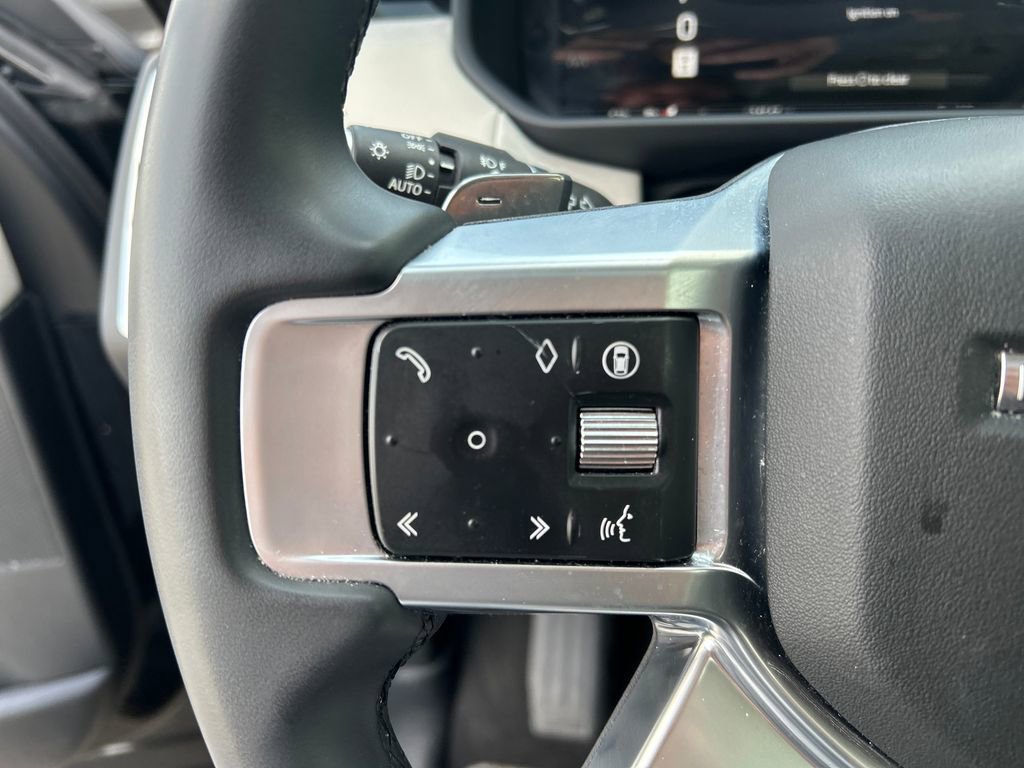 Used 2025 Land Rover Discovery S image 19
