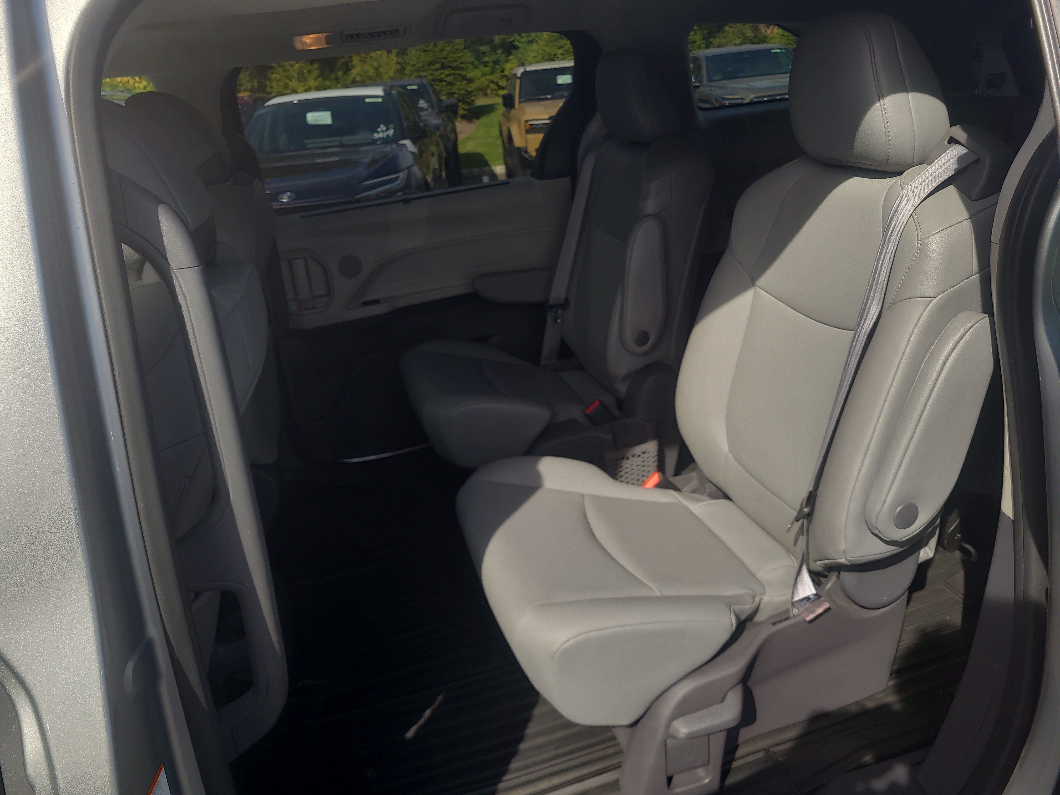 Certified 2021 Toyota Sienna XLE AWD/4WD image 28