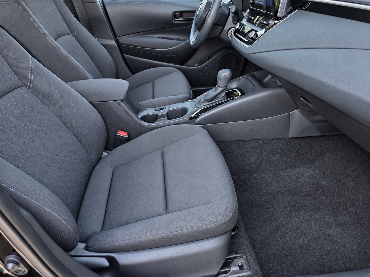 Used 2025 Toyota Corolla LE FWD image 26