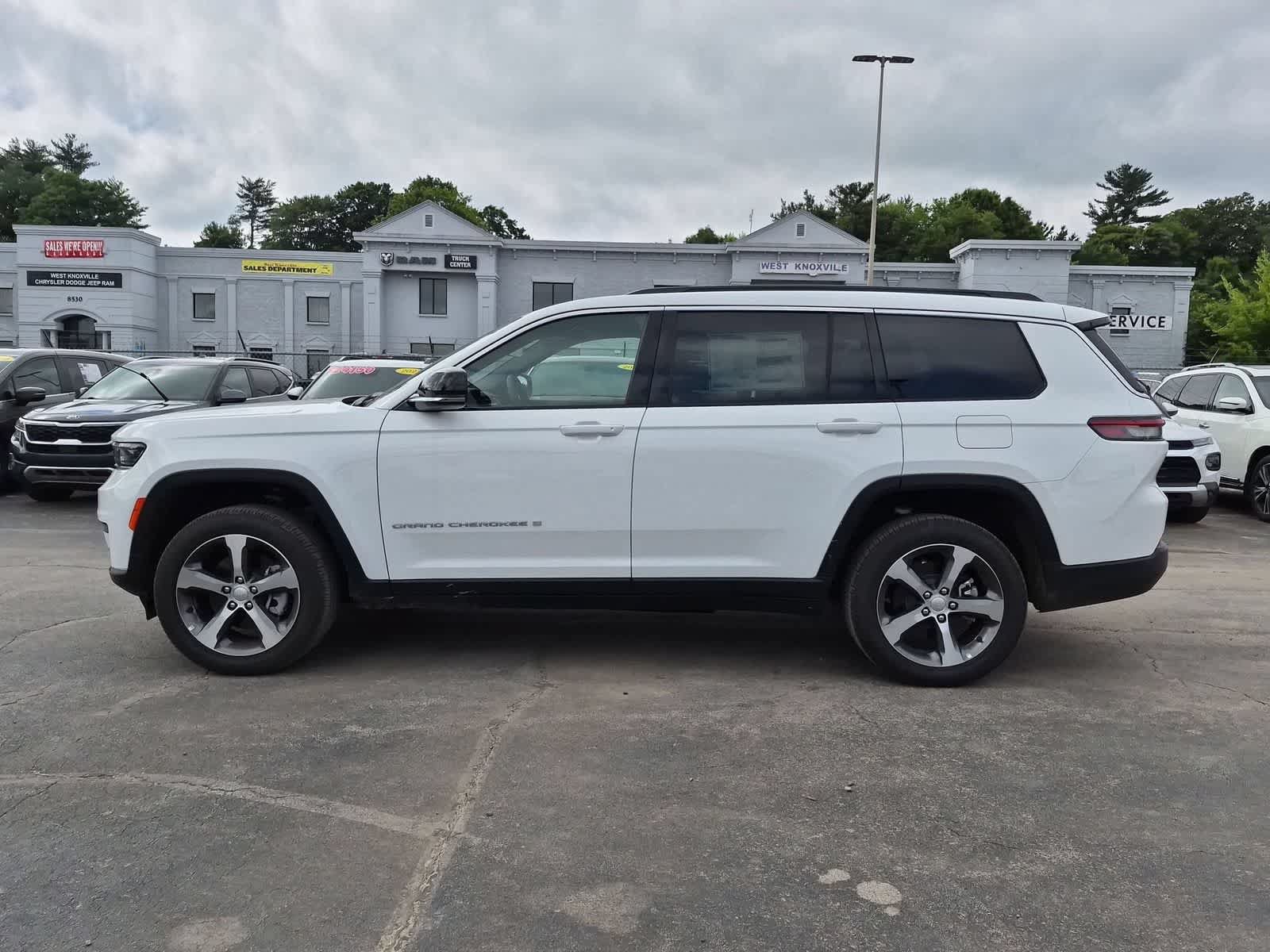 New 2025 Jeep Grand Cherokee L Limited w/ Trailer Tow Package AWD/4WD image 3
