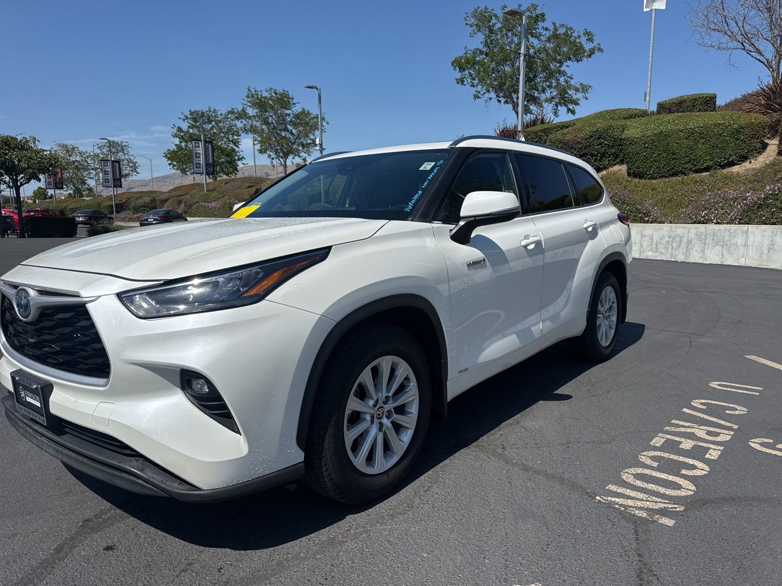 Used 2020 Toyota Highlander XLE AWD/4WD image 3