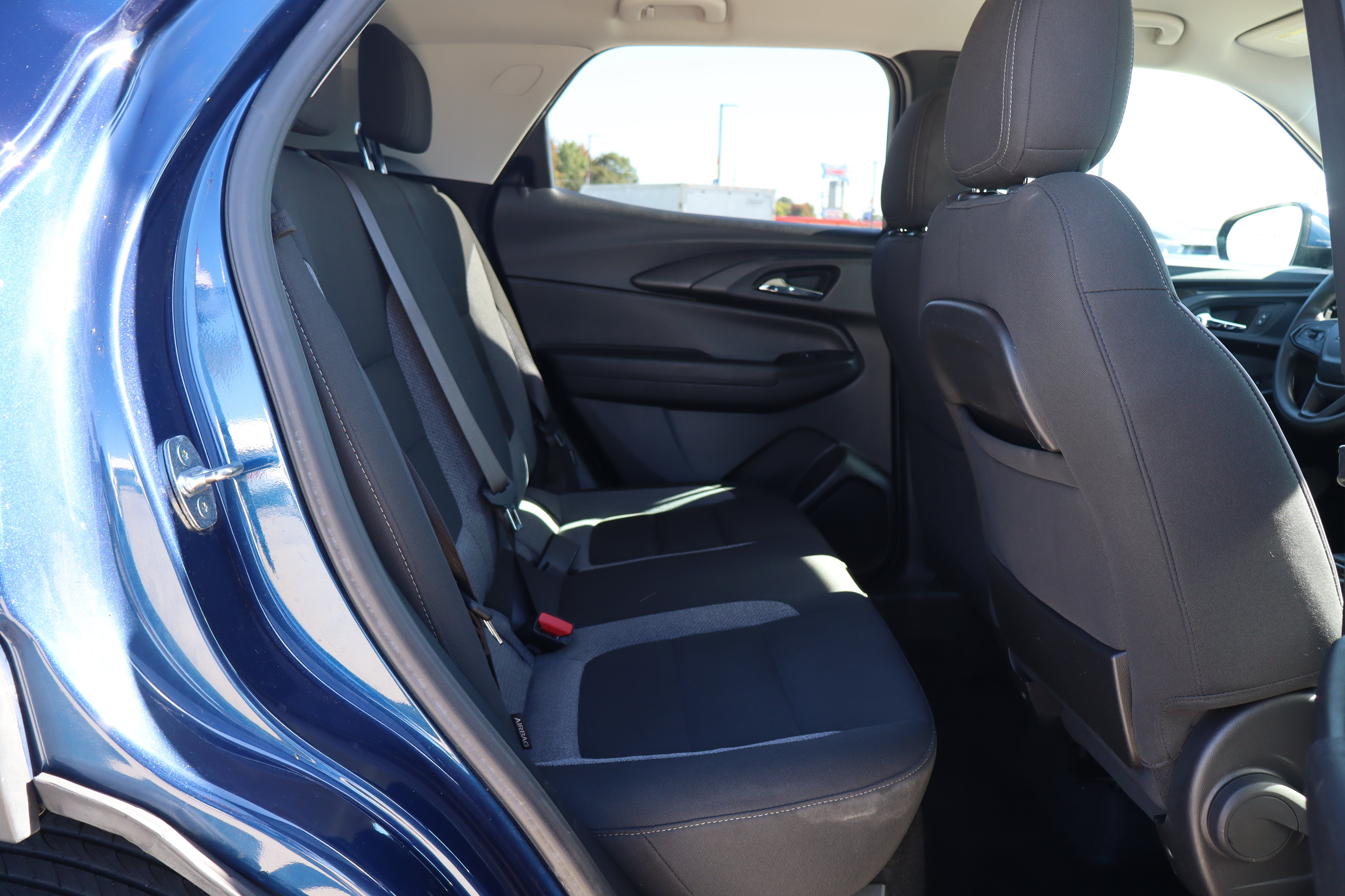 Used 2022 Chevrolet TrailBlazer LT w/ LPO, Blackout Package FWD image 12
