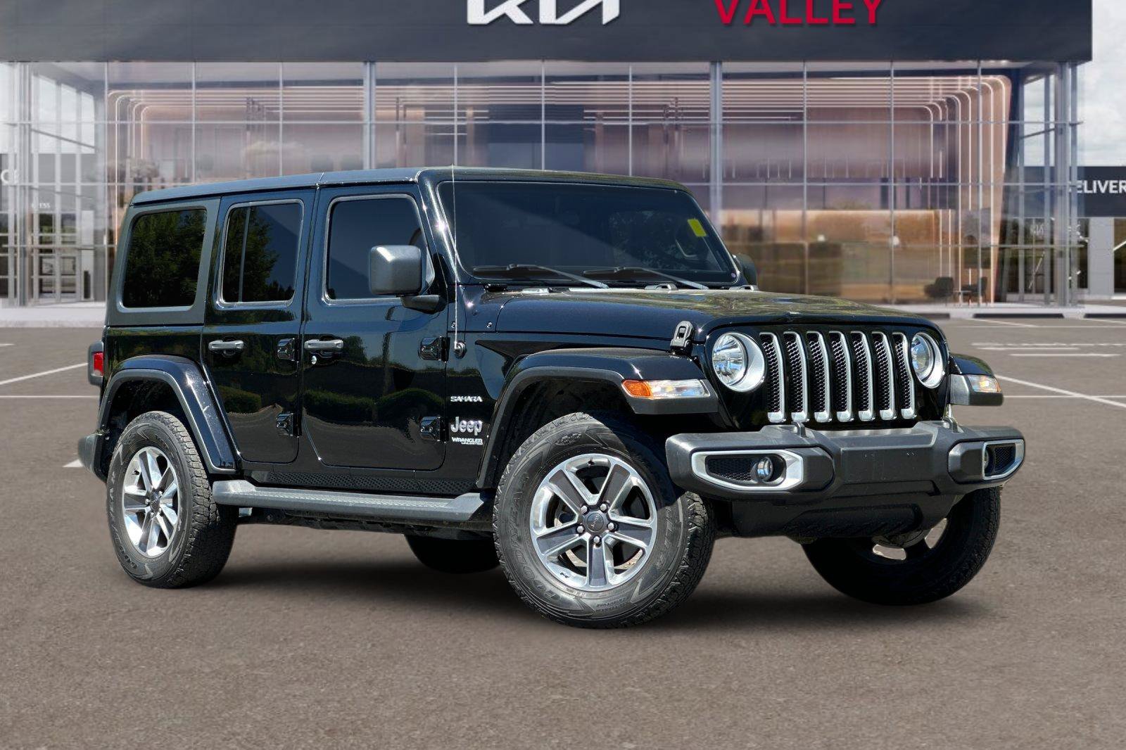 Used 2020 Jeep Wrangler Unlimited Sahara AWD/4WD image 2