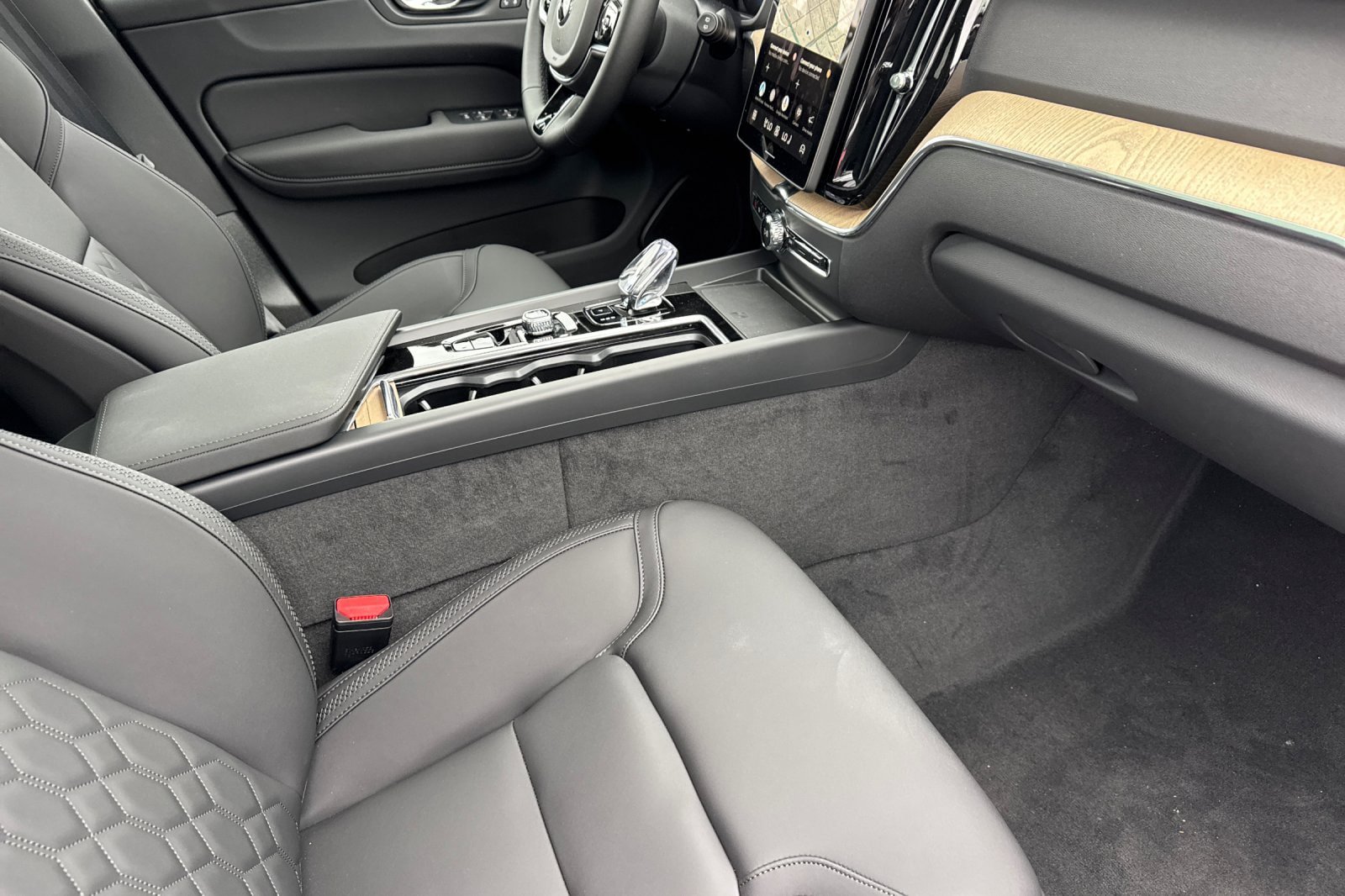 New 2026 Volvo XC60 T8 Plus w/ Climate Package AWD/4WD image 15