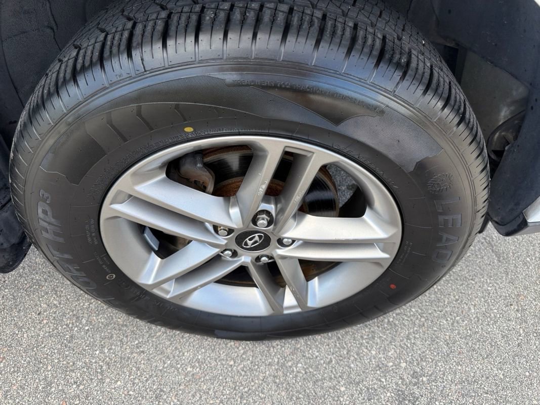 Used 2011 Hyundai Santa Fe GLS image 15