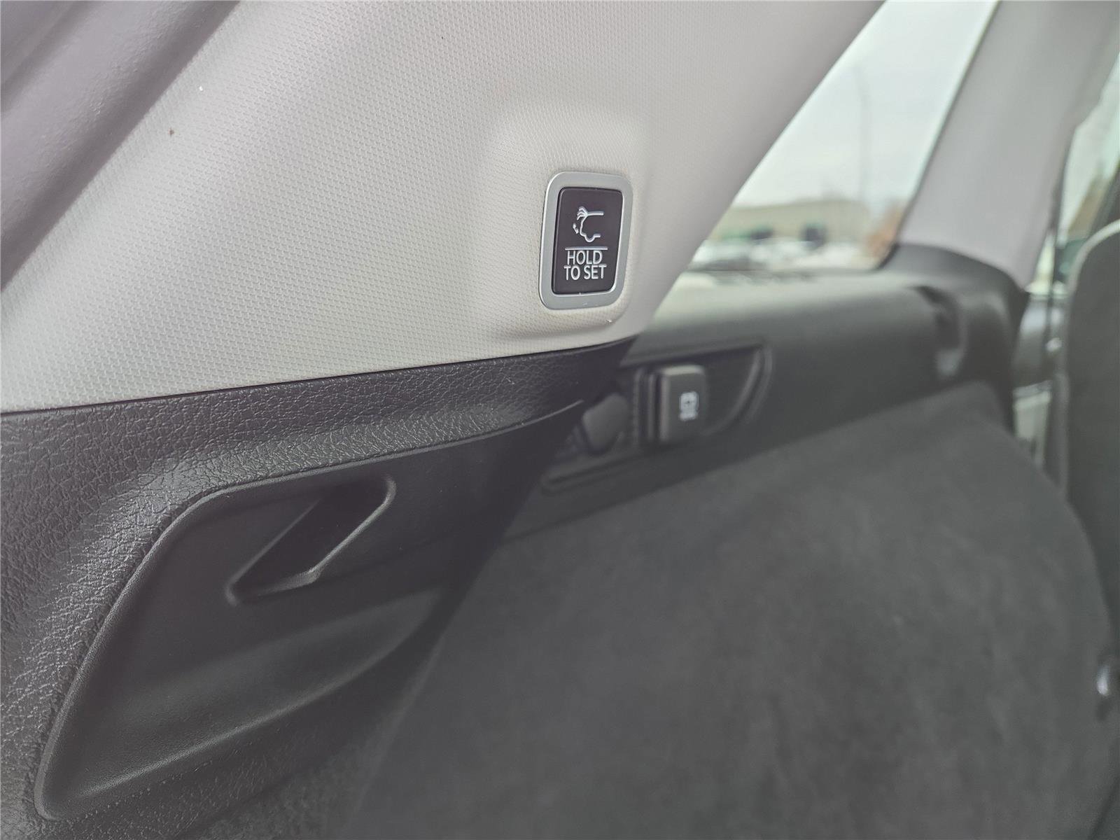 Used 2022 Jeep Grand Cherokee Overland w/ Luxury Tech Group IV image 35