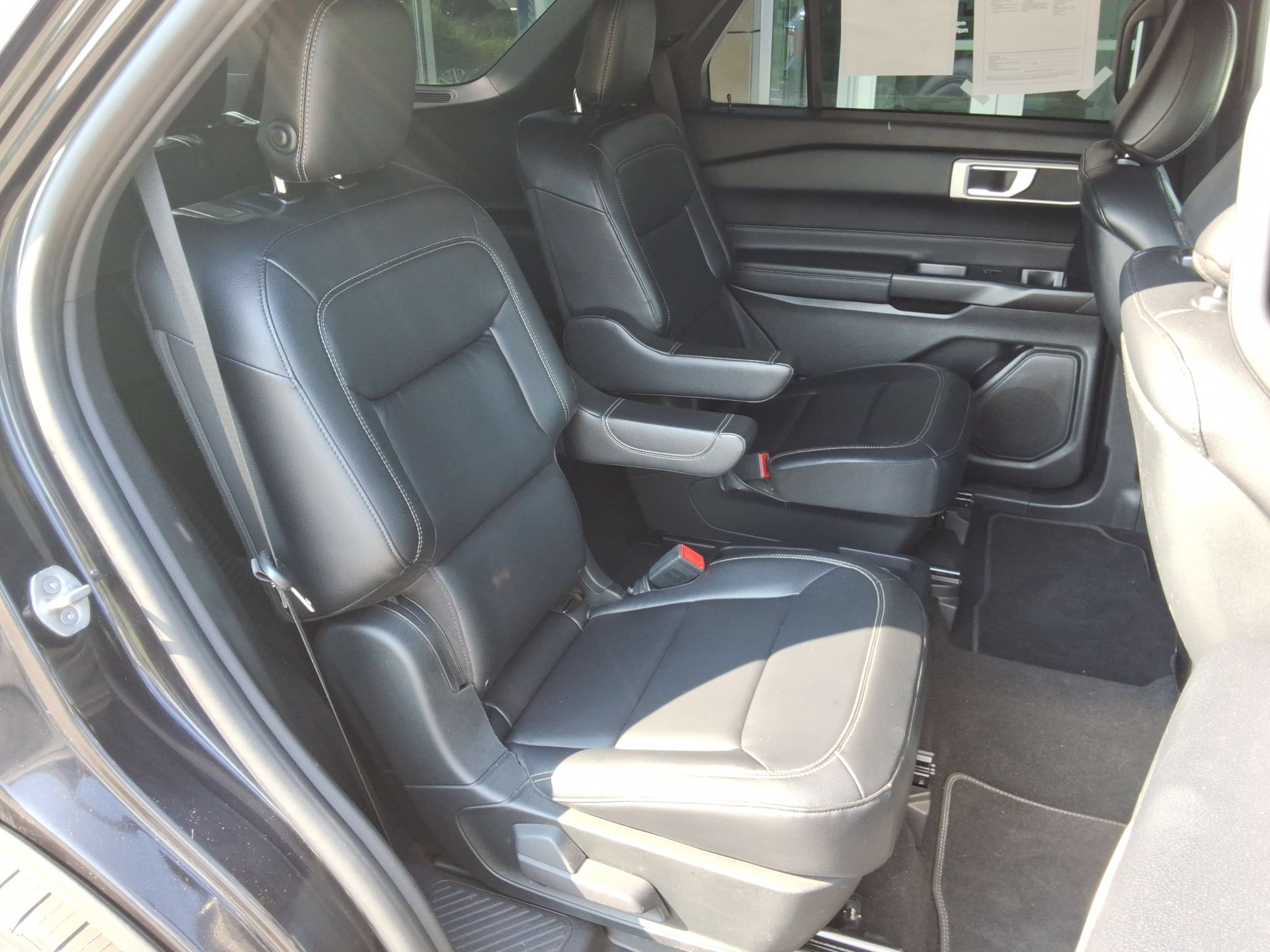 Used 2020 Ford Explorer XLT w/ Equipment Group 202A AWD/4WD image 33