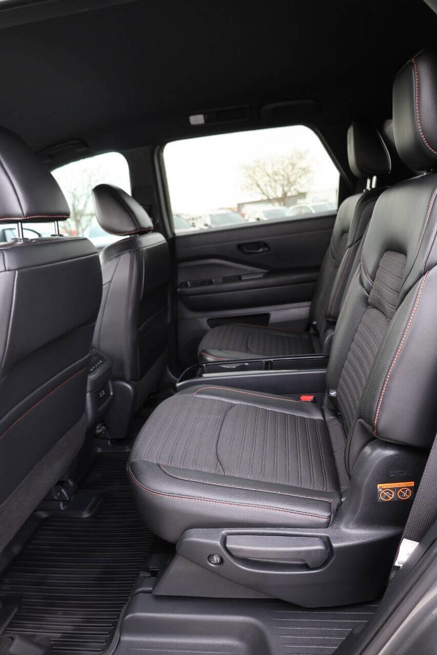 Used 2025 Nissan Pathfinder Rock Creek image 18