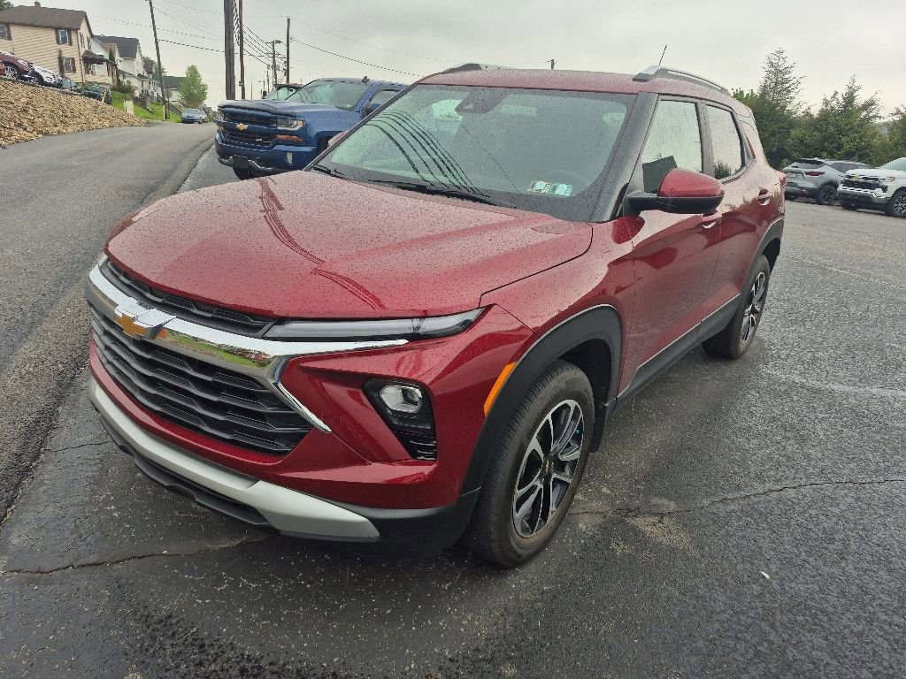 Used 2024 Chevrolet TrailBlazer LT w/ LT Cold Weather Package AWD/4WD image 3