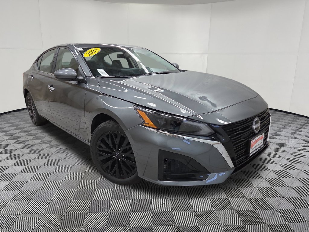 Used 2025 Nissan Altima 2.5 SV w/ SV Special Edition Package AWD/4WD image 3