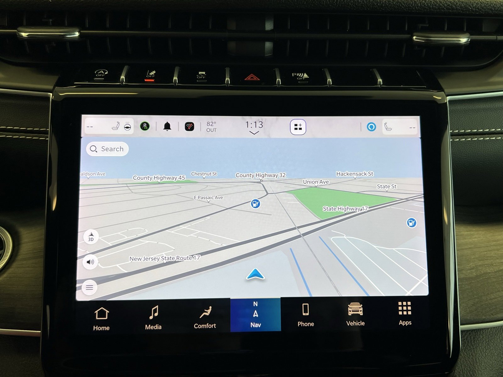 Used 2024 Jeep Grand Cherokee L Limited w/ Black Appearance Package image 17