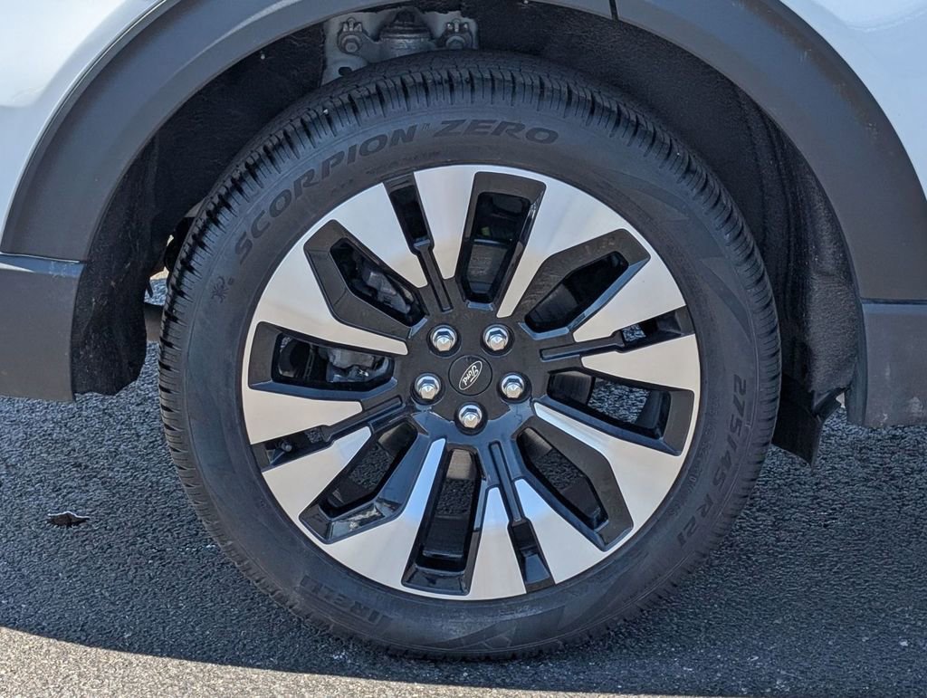 New 2026 Ford Explorer Platinum w/ LUX Leather Package AWD/4WD image 18