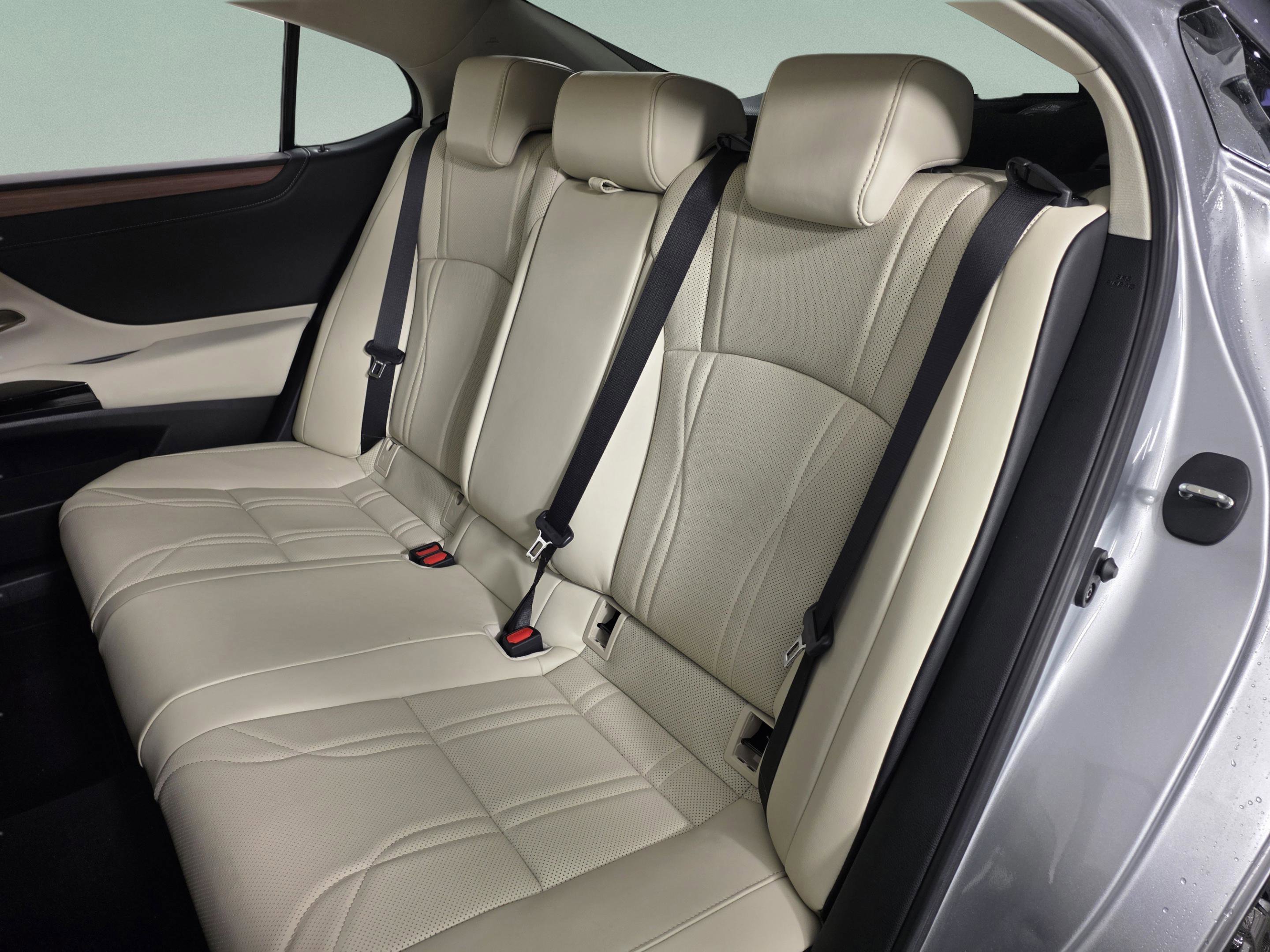 Certified 2025 Lexus ES 300h w/ Technology Package image 21