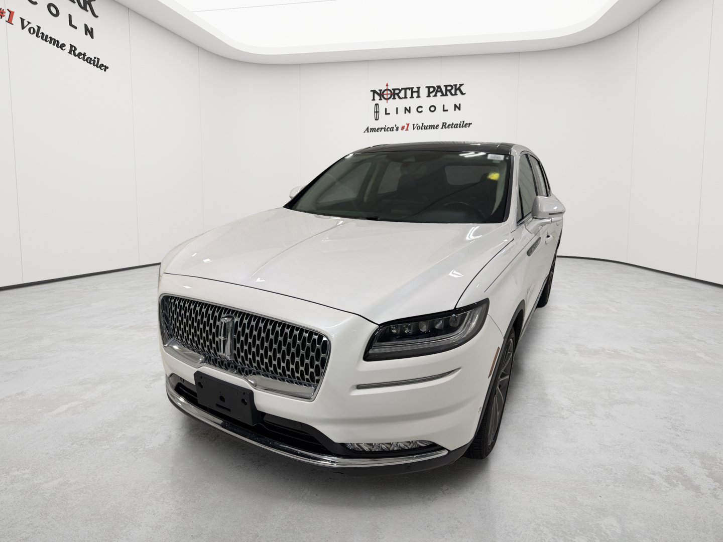 Used 2022 Lincoln Nautilus Reserve w/ Equipment Group 202A AWD/4WD image 9