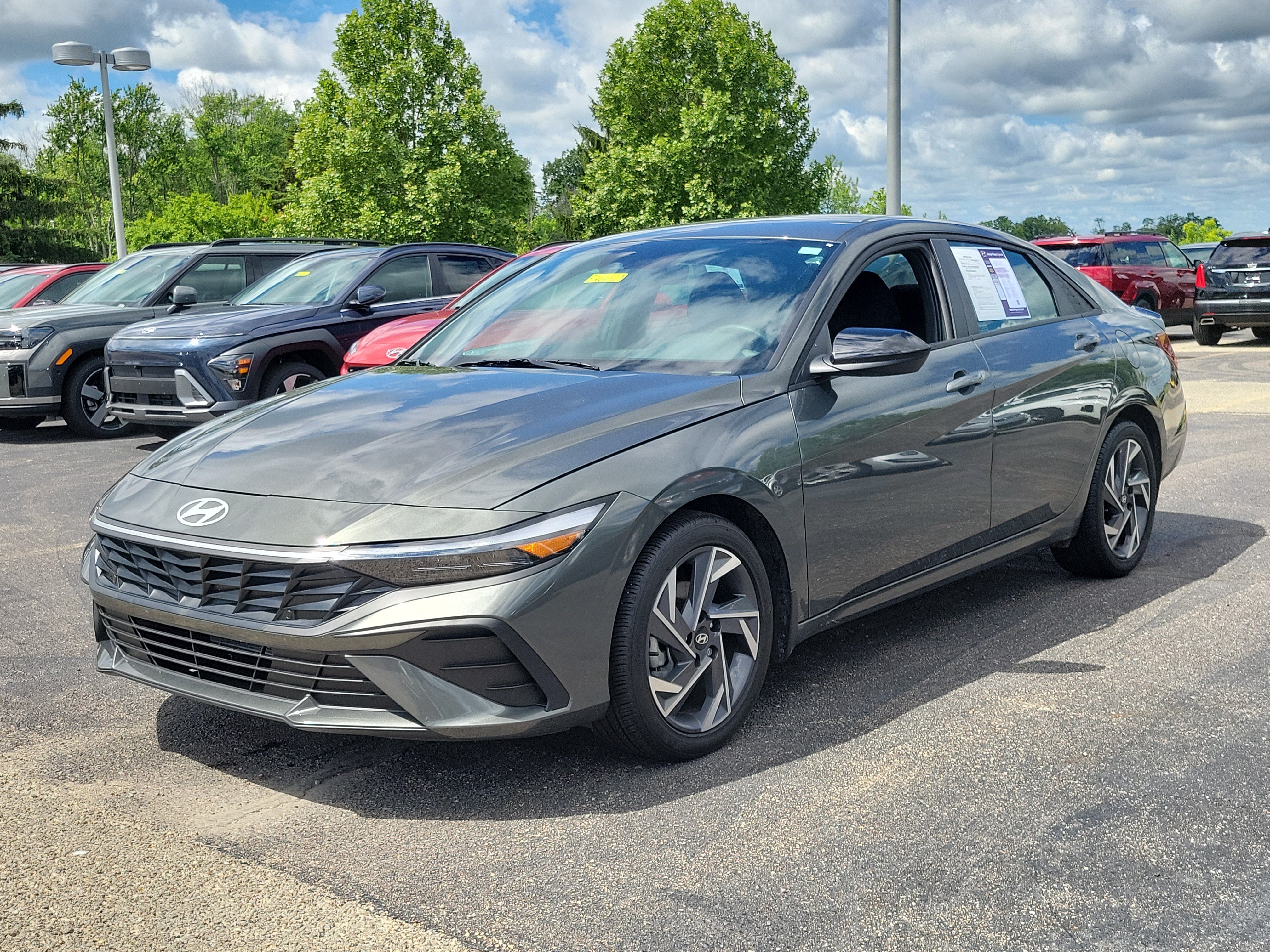 Used 2025 Hyundai Elantra Sport FWD image 2