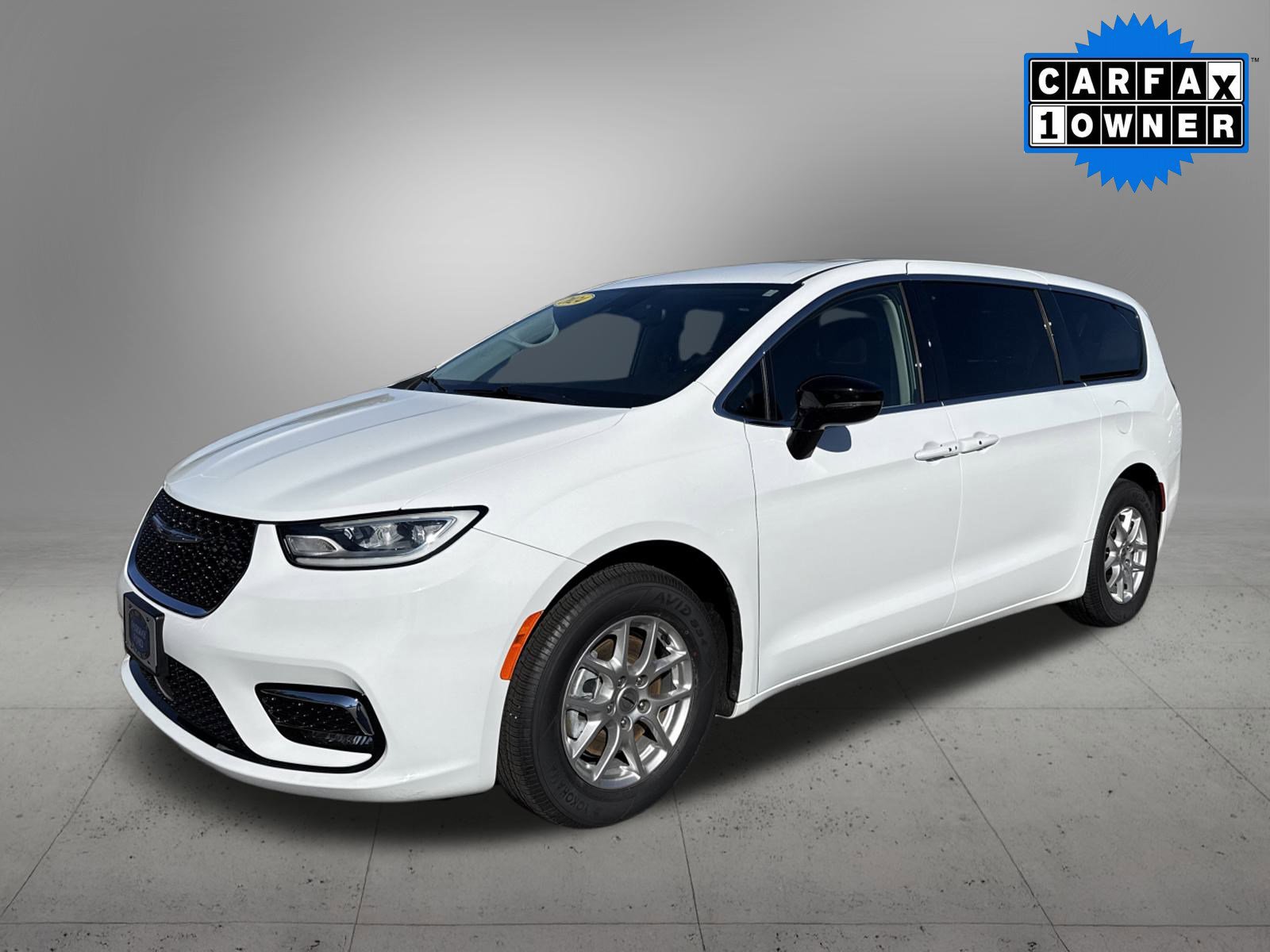 Used 2024 Chrysler Pacifica Touring-L image 1