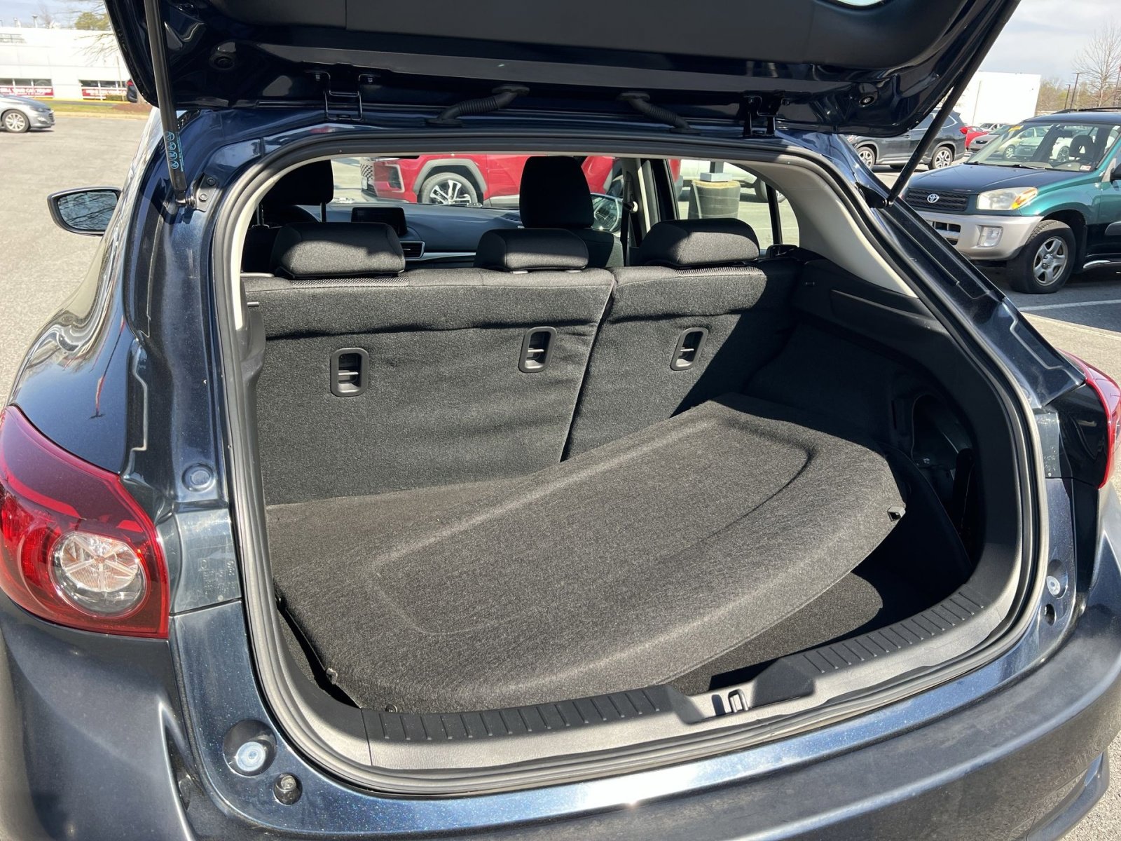 Used 2018 MAZDA MAZDA3 Sport image 26