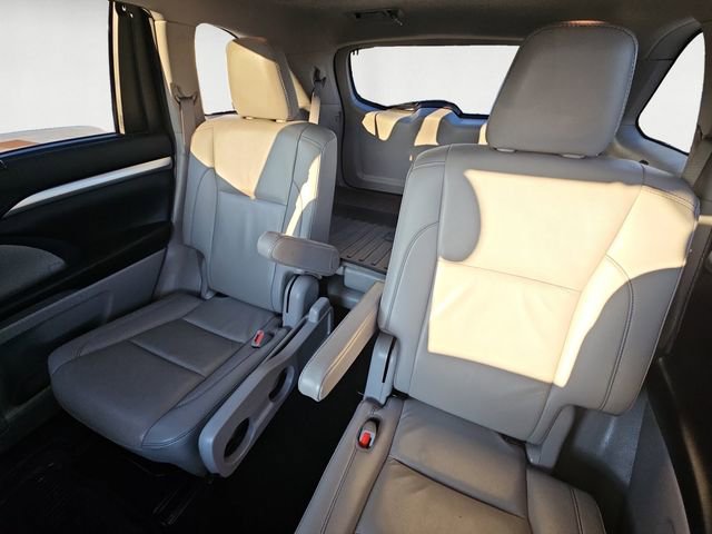 Used 2019 Toyota Highlander XLE AWD/4WD image 13