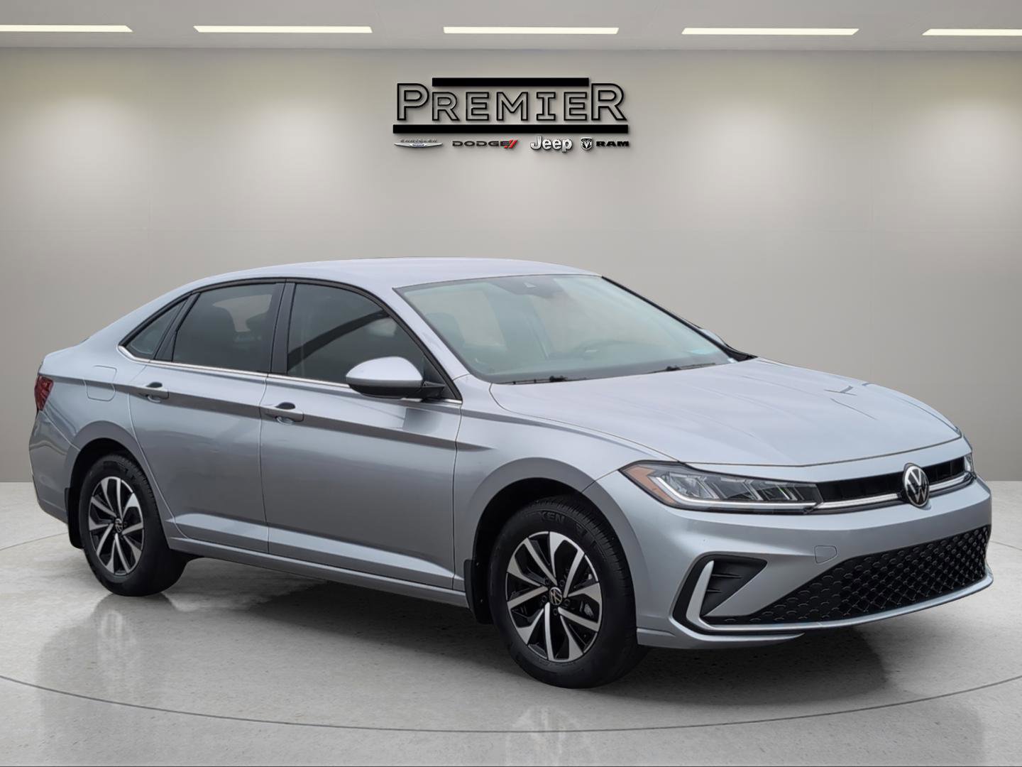 Used 2025 Volkswagen Jetta S image 3