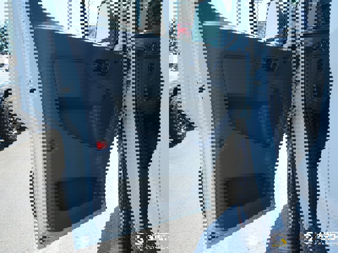 Used 2023 Ford Transit 250 Medium Roof image 9