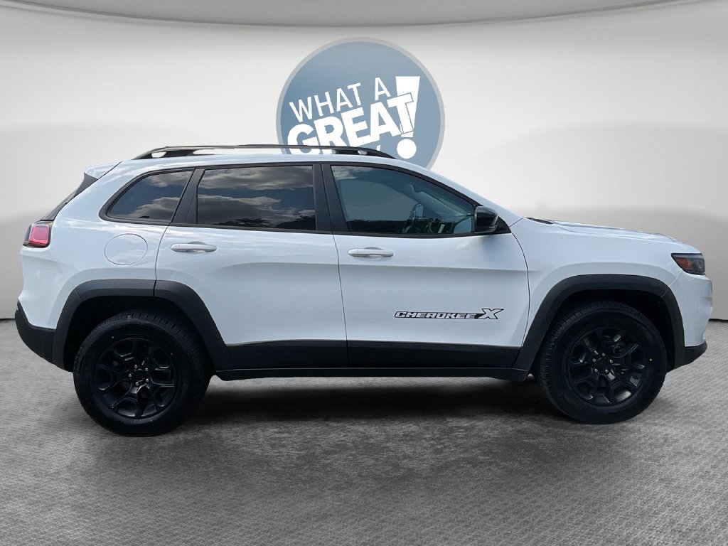 Used 2022 Jeep Cherokee Latitude AWD/4WD image 2