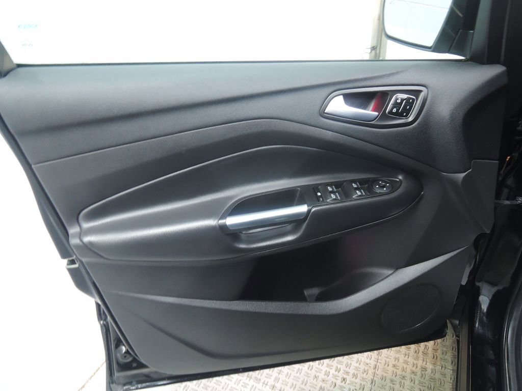 Used 2017 Ford Escape Titanium FWD image 27