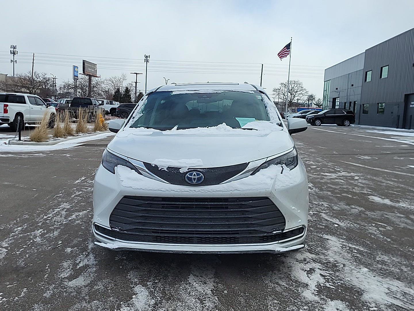 Used 2024 Toyota Sienna XLE image 8
