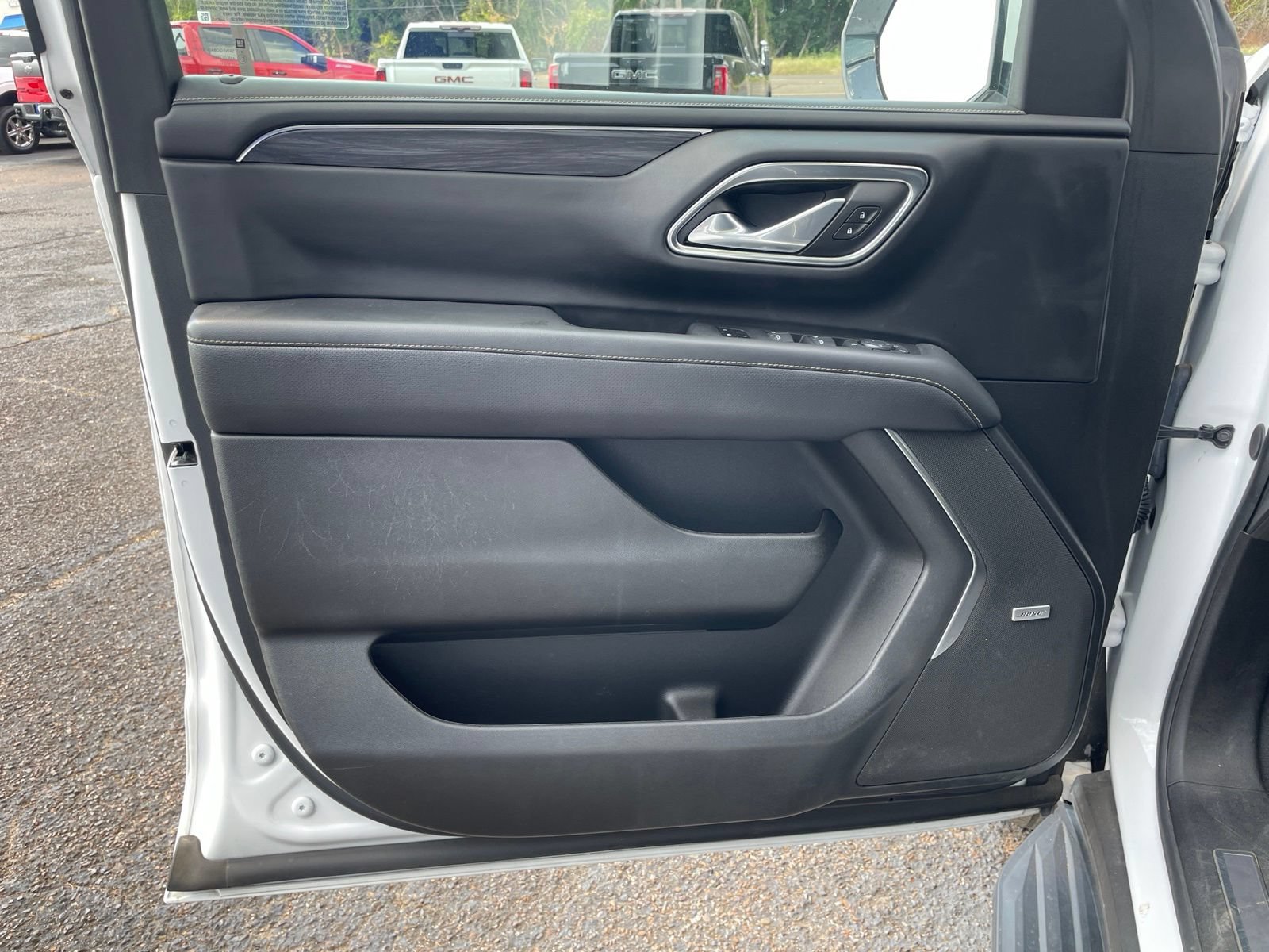 Used 2024 GMC Yukon SLT AWD/4WD image 13