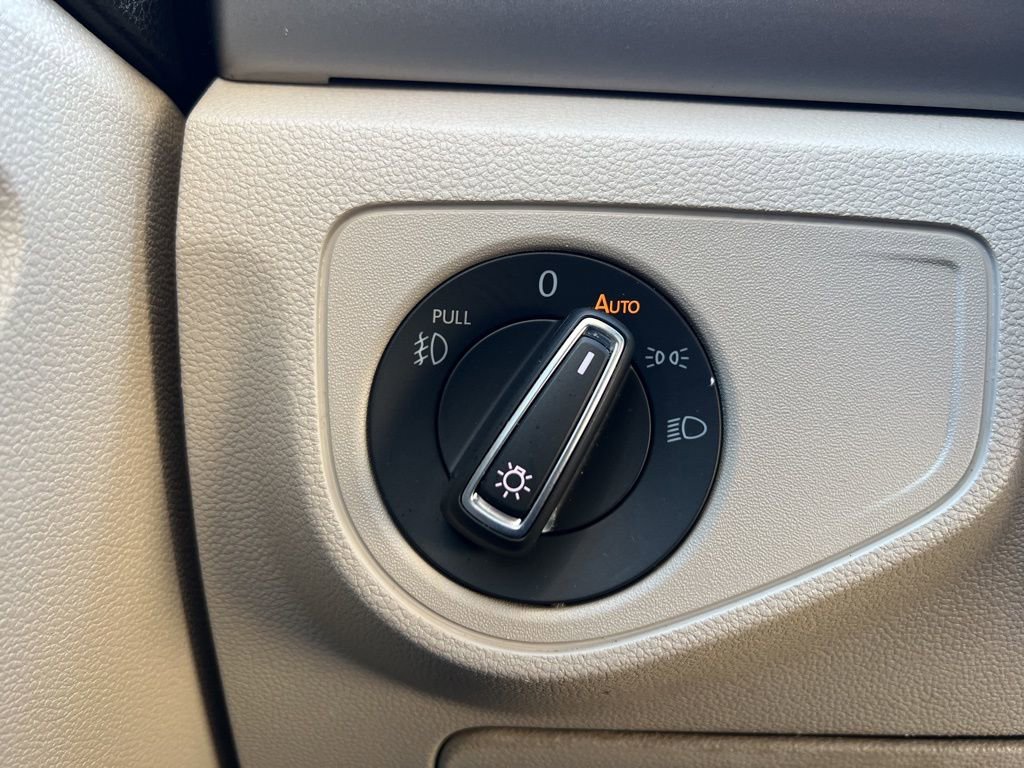 Used 2019 Volkswagen Atlas SE image 16