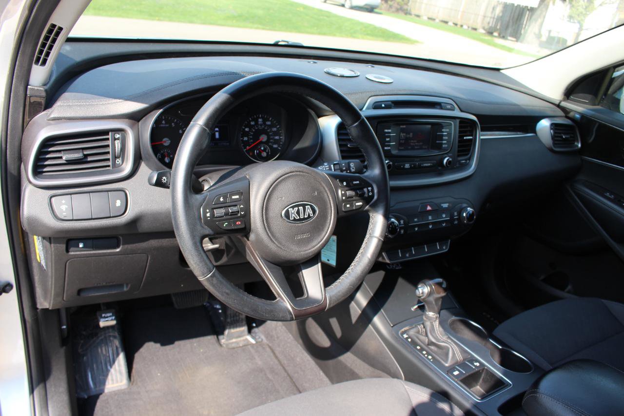 Used 2016 Kia Sorento LX w/ LX Convenience Package image 16
