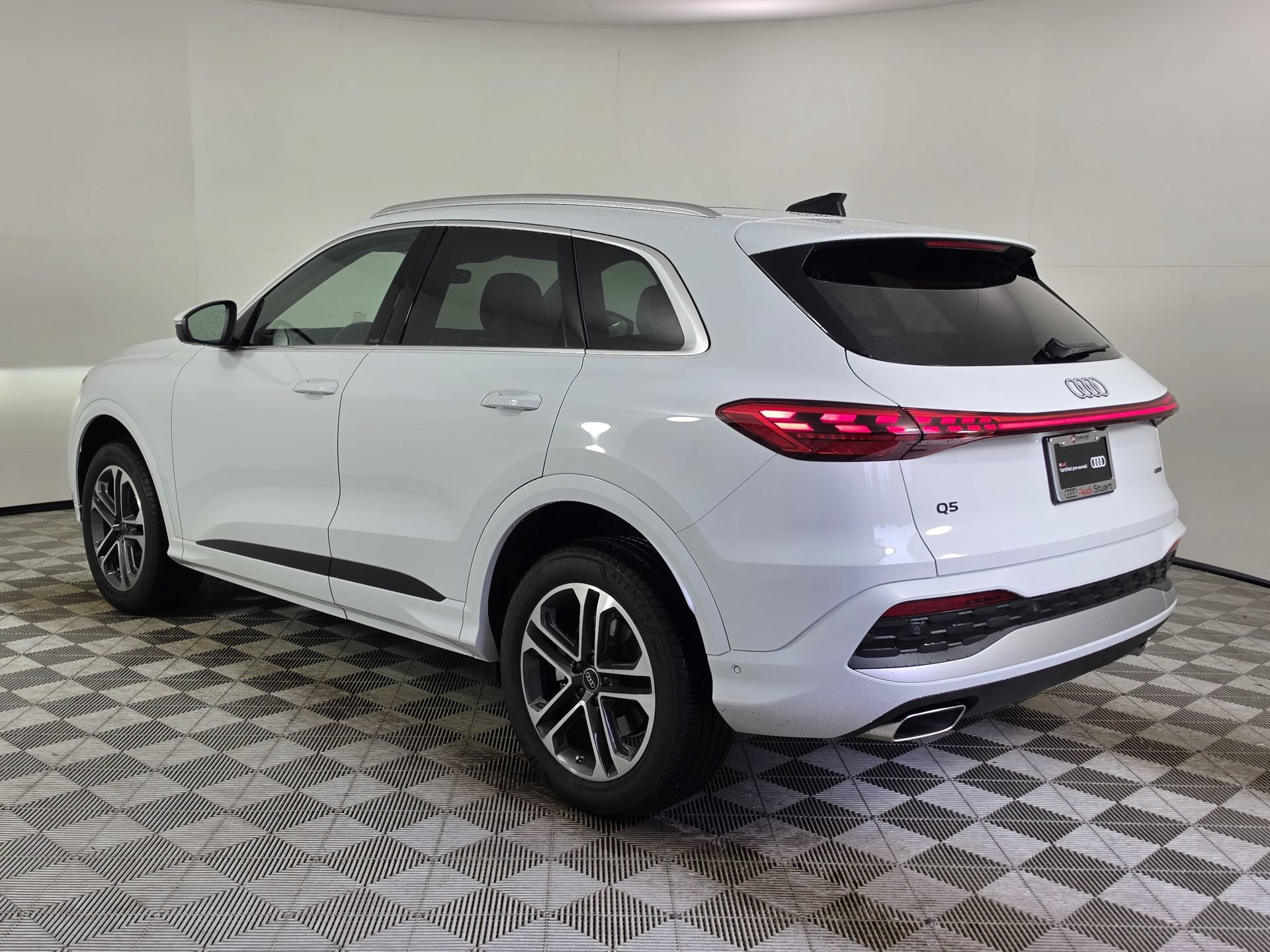 Used 2025 Audi Q5 Premium w/ Convenience Package AWD/4WD image 5